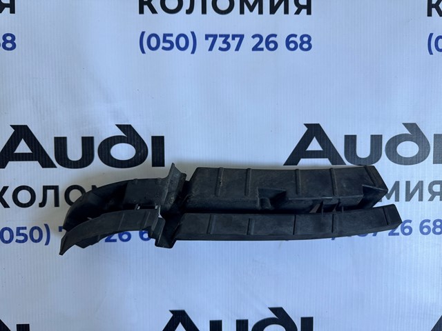 Кронштейн бампера переднього, правий 8R0807278C VAG