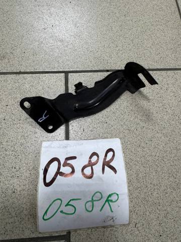 Кріплення фари передньої, правої 8R0941356 VAG
