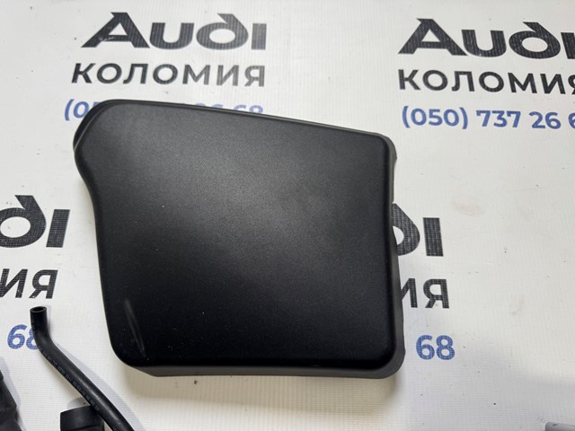 Накладка під задній ліхтар, лівий 8R0945425A VAG
