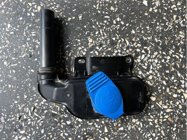 Горловина бачка омивача 8R0955452A VAG