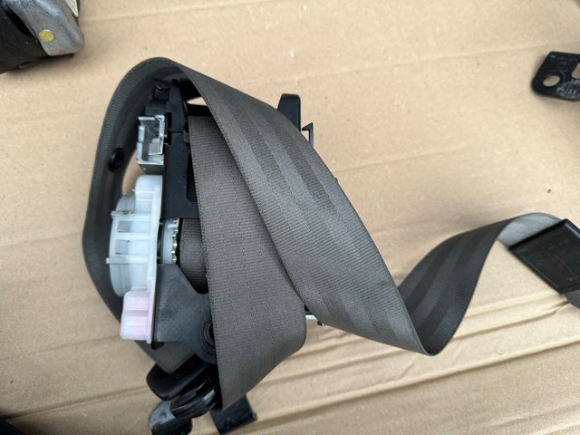 Ремені безпеки 8R1857706K VAG