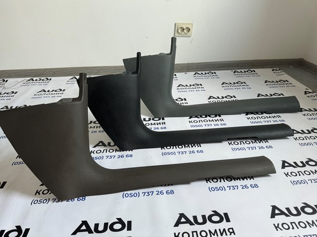 Обшивка стійки кузова внутрішня, передня права 8R1867272 VAG