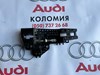 Тримач зовнішньої ручки дверей, задніх правих 8T02837886 VAG