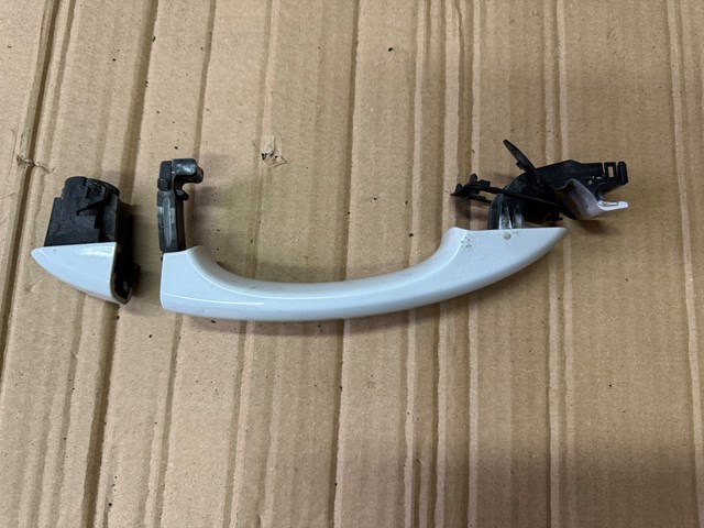 Ручка задніх дверей, зовнішня 8T0837205A VAG
