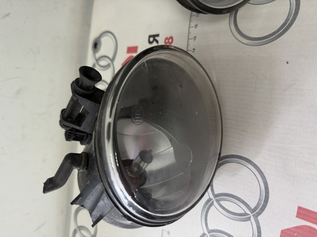 Туманка права 8T0941700B VAG