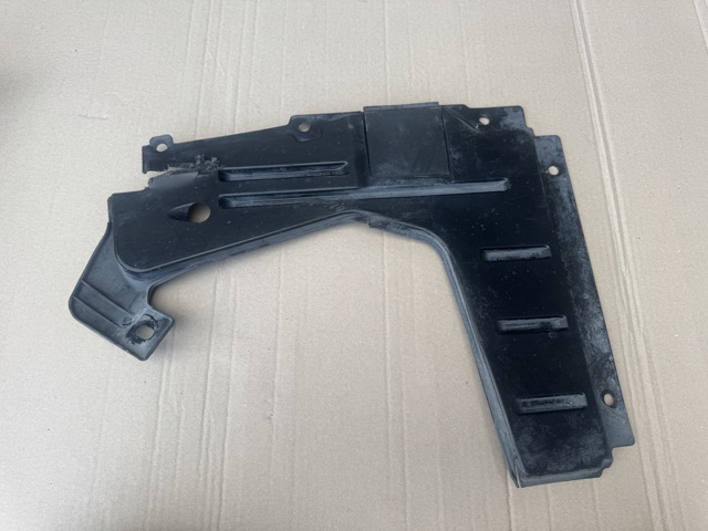 Захист днища, задній правий 8U0825216B VAG