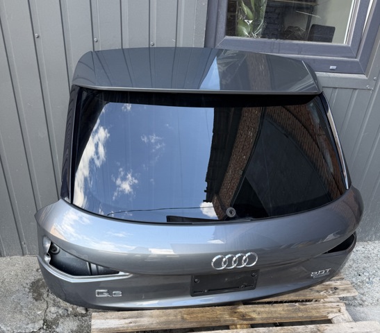 Двері багажника 8U0827025B VAG