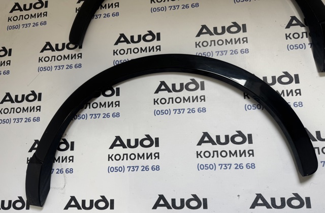 Молдинг арки колеса заднього, лівий 8U0853817A VAG