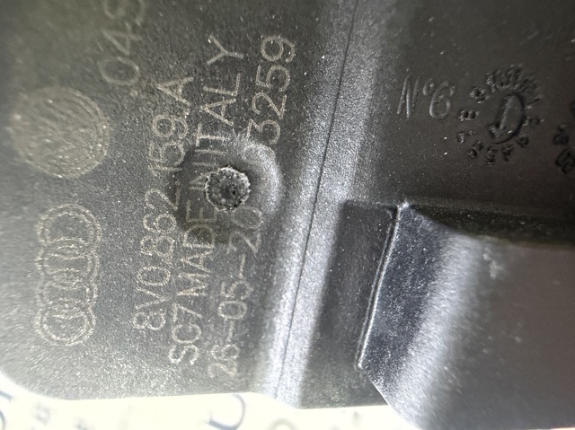 Мотор-привід відкриття лючка бака 8V0862159A VAG