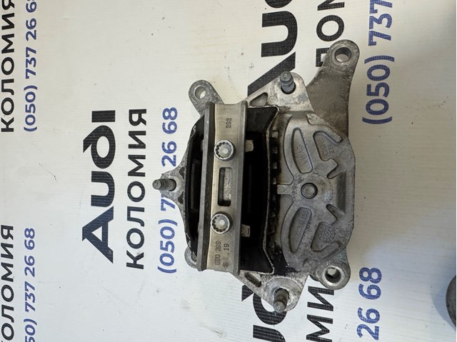 Подушка коробки передач 8W0399156 VAG