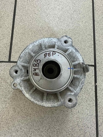 Кріплення переднього амортизатора 8W0413333 VAG
