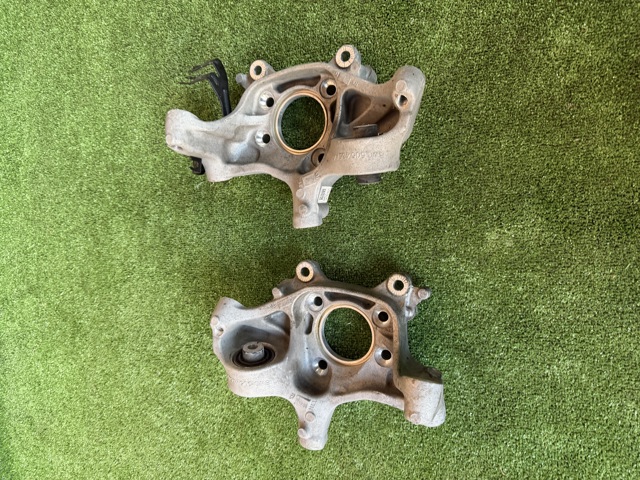 Цапфа поворотного кулака 8W0505431Q VAG