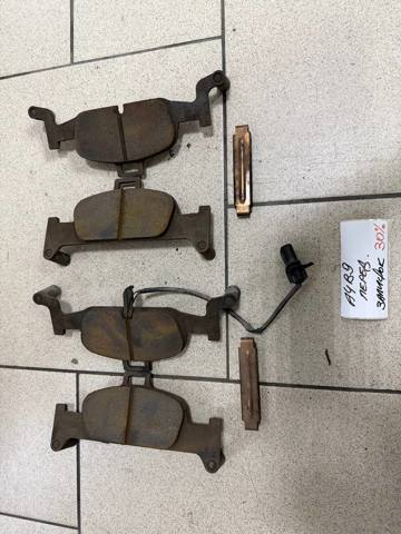 Колодки гальмівні дискові комплект 8W0698151AD VAG