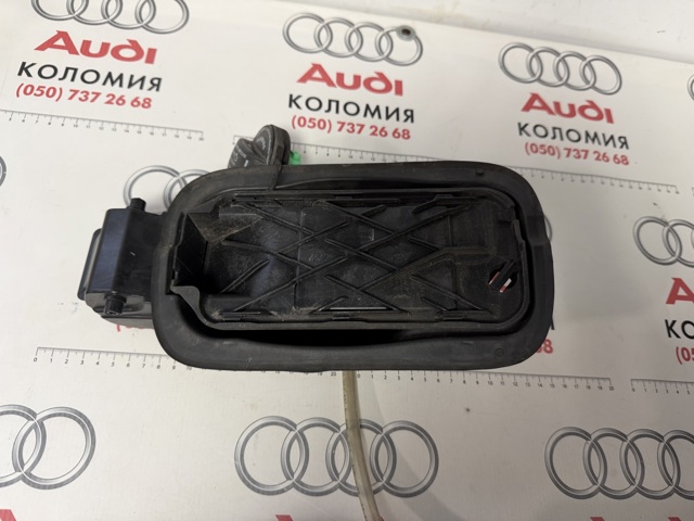 Заливна горловина бензобака 8W0809906 VAG