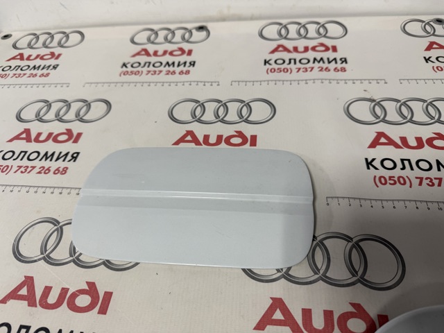 Люк б/бака 8W0809907 VAG