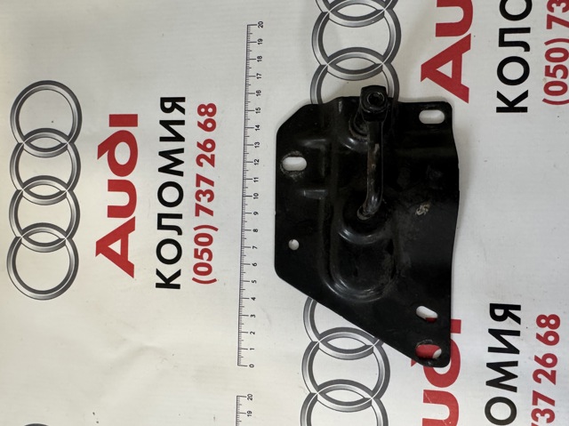 Стояк-гак замка капота 8W0823185B VAG