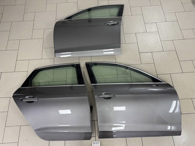 Дверка передня права 8W0831052C VAG