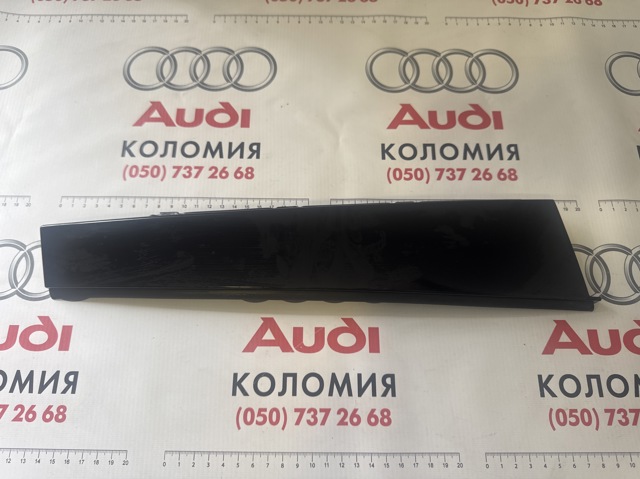 Накладка задніх дверей, лівих, вертикальних 8W0839901 VAG
