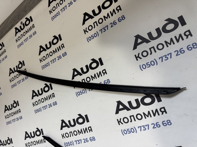 Молдинг вітрового скла лівий 8W0854327C VAG