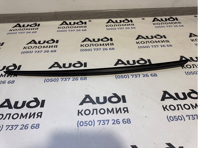 Захисна накладка вітрового скла права 8W0854328C VAG