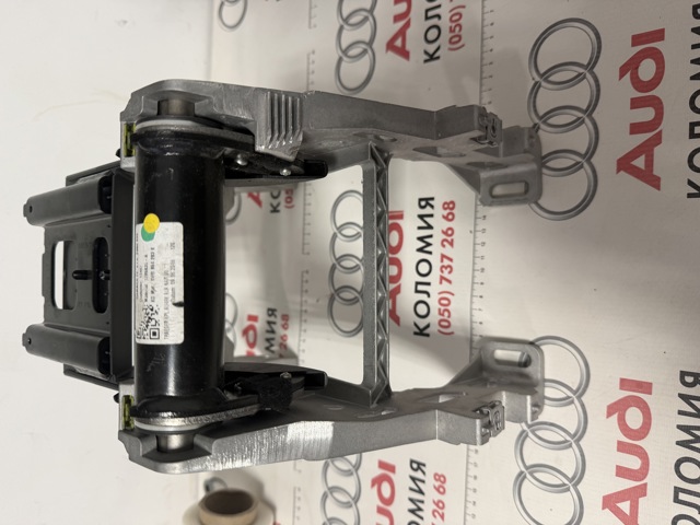 Кронштейн підлокітника 8W0864283B VAG