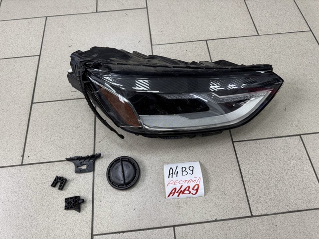 Фара передня права 8W0941012B VAG