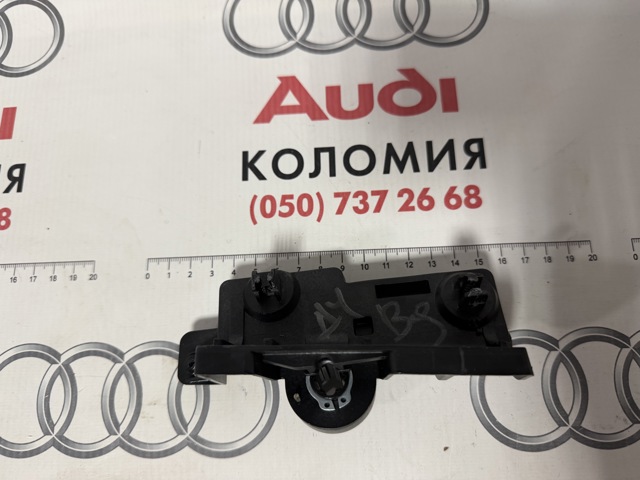 Кронштейн ручки відкривання капота 8W1823633C VAG