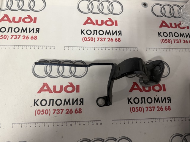 Петля задніх багажних, 3/5 -х дверей 8W8827300A VAG
