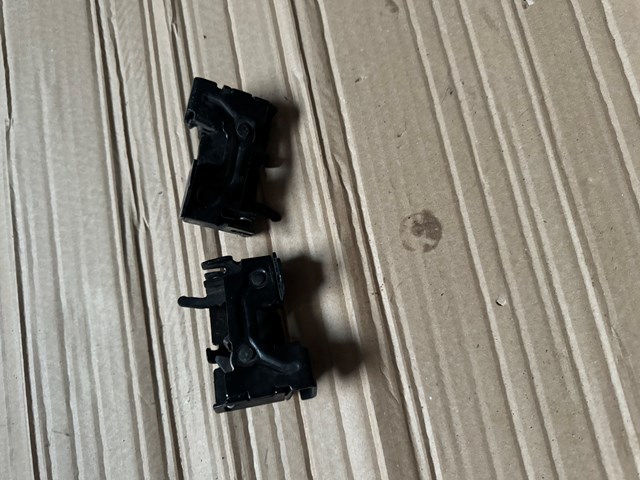 Замок кришки капота A2128800160 MERCEDES
