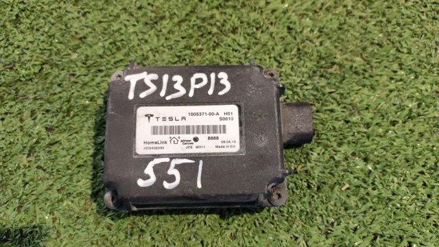 Блок управління системою відкривання воріт гаража 100537100A TESLA
