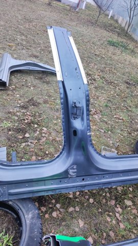Амортизаційна стійка центральна, права 1024205S0B TESLA