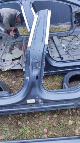 Амортизаційна стійка центральна, ліва 1024206S0B TESLA