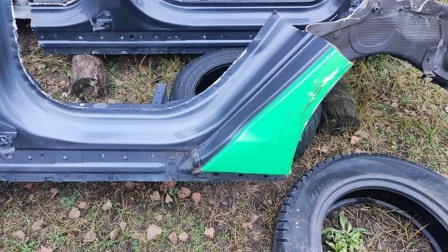 Ремчастина кузова ліва 1024208S0B TESLA