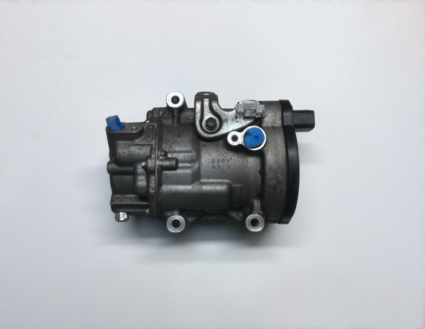 Компресор кліматичної установки 0424001201 TOYOTA