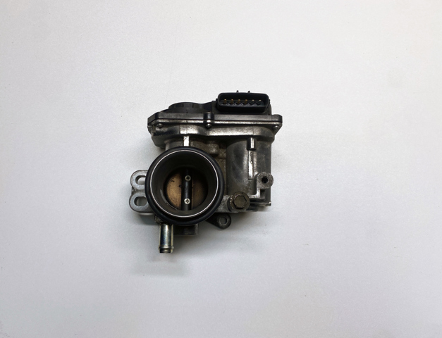 Дросільна заслінка в зборі 2203023010 TOYOTA