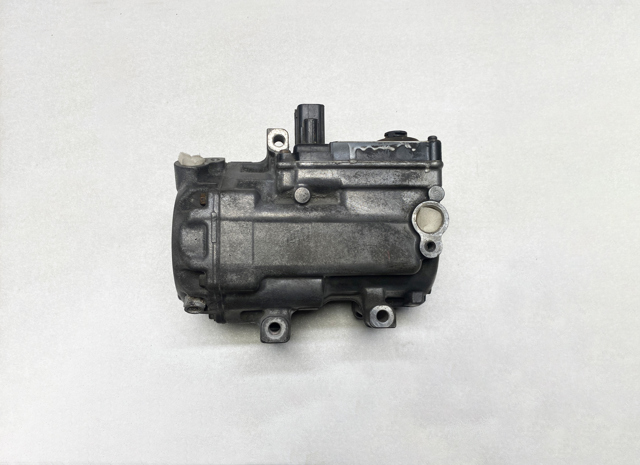 Компресор кліматичної установки 8837048021 TOYOTA