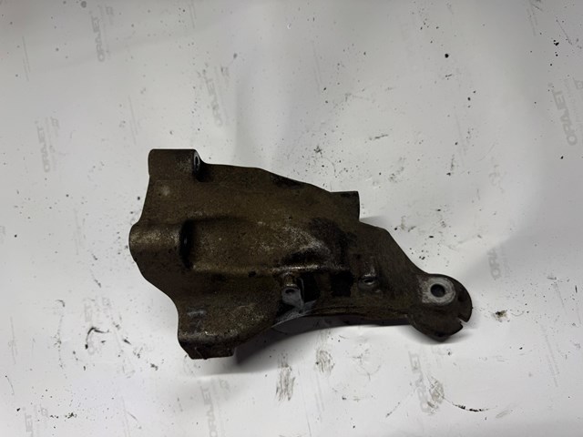 Кронштейн подушки (опори) двигуна, правої A6512233404 MERCEDES