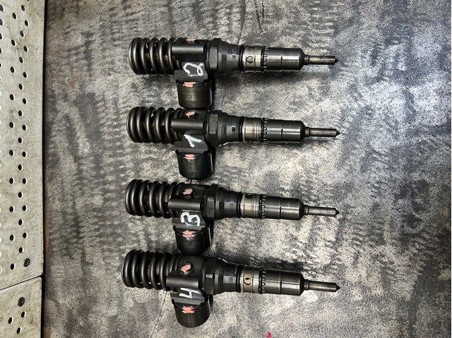 Форсунка паливна 03G130073G BOSCH