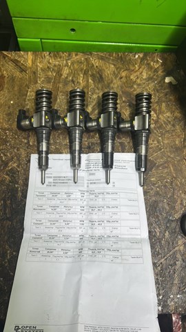 Форсунка вприску палива 03G130073T VAG