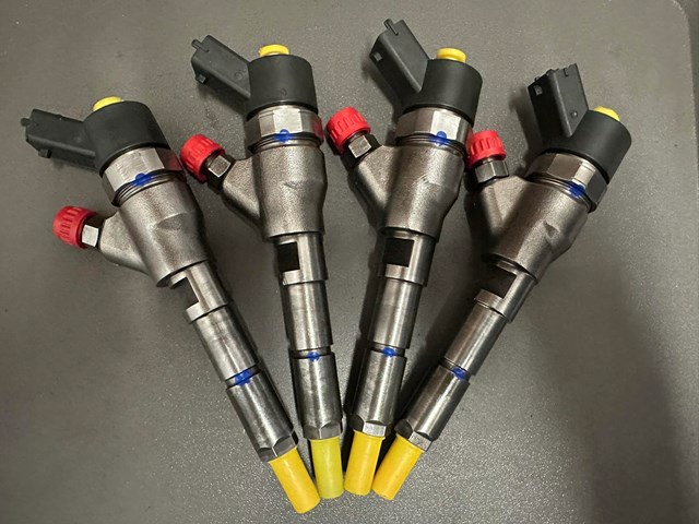 Форсунка дизельна в зборі, розпилювач + тримач 0445110076 BOSCH