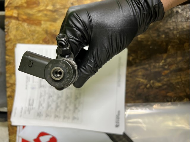 Форсунки електромагнітні Mercedes Vito 1