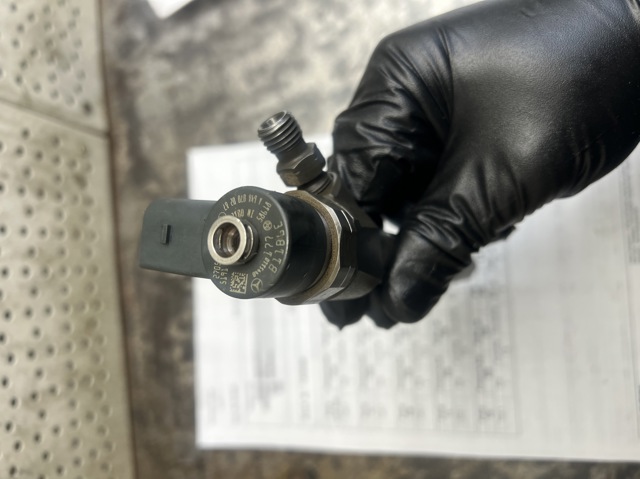 Форсунка паливна 0445110177 BOSCH