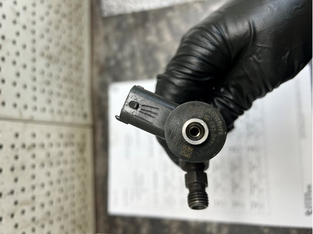Форсунка вприску палива 0445110183 BOSCH