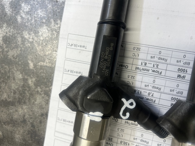 Форсунка вприску палива 166008H800 DENSO