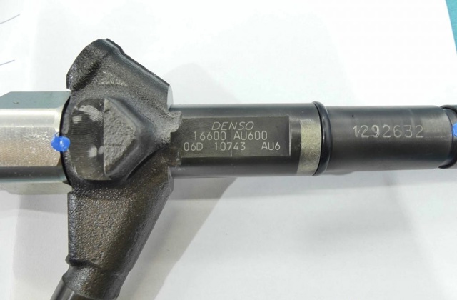 Форсунка паливна 16600AU600 NISSAN