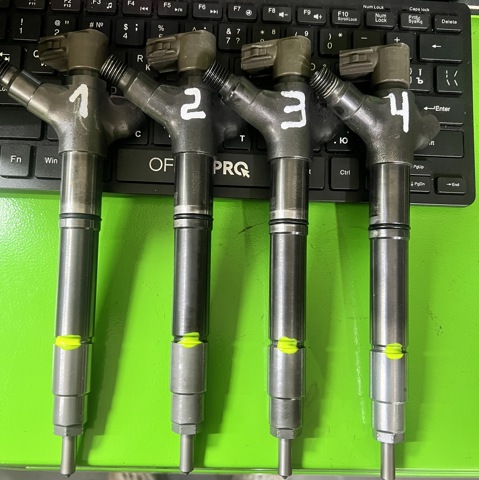 Форсунка паливна 236700R090 DENSO