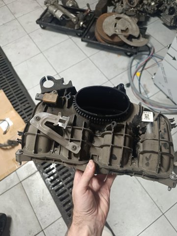 Колектор впускний A2600902600 MERCEDES