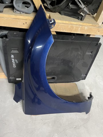 Переднє праве крило 1562245 FORD