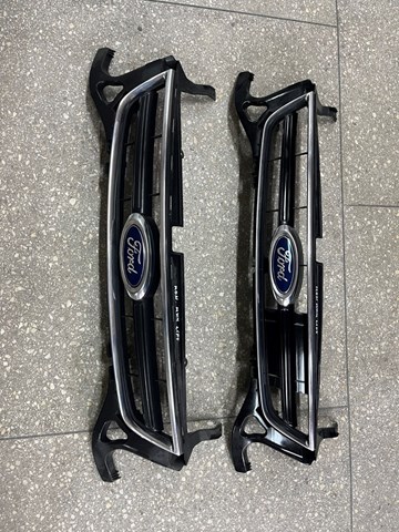 Решітка радіатора 1736164 FORD