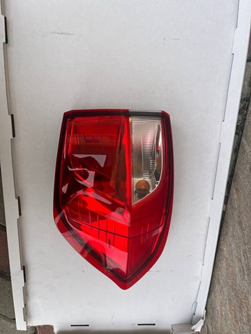 Задній правий зовнішній ліхтар 2304089 FORD